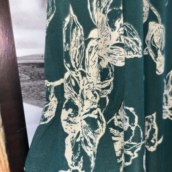 Gilli Green and Cream Floral Dress - Picture 4 of 6